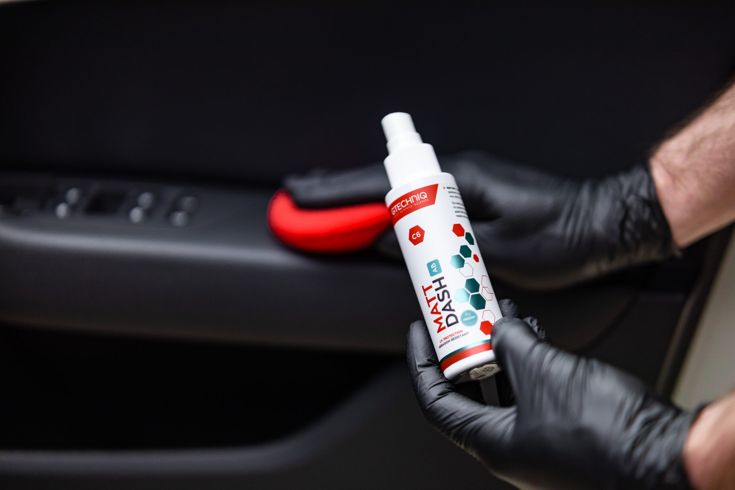 Comment protéger les plastiques intérieurs de votre voiture ?