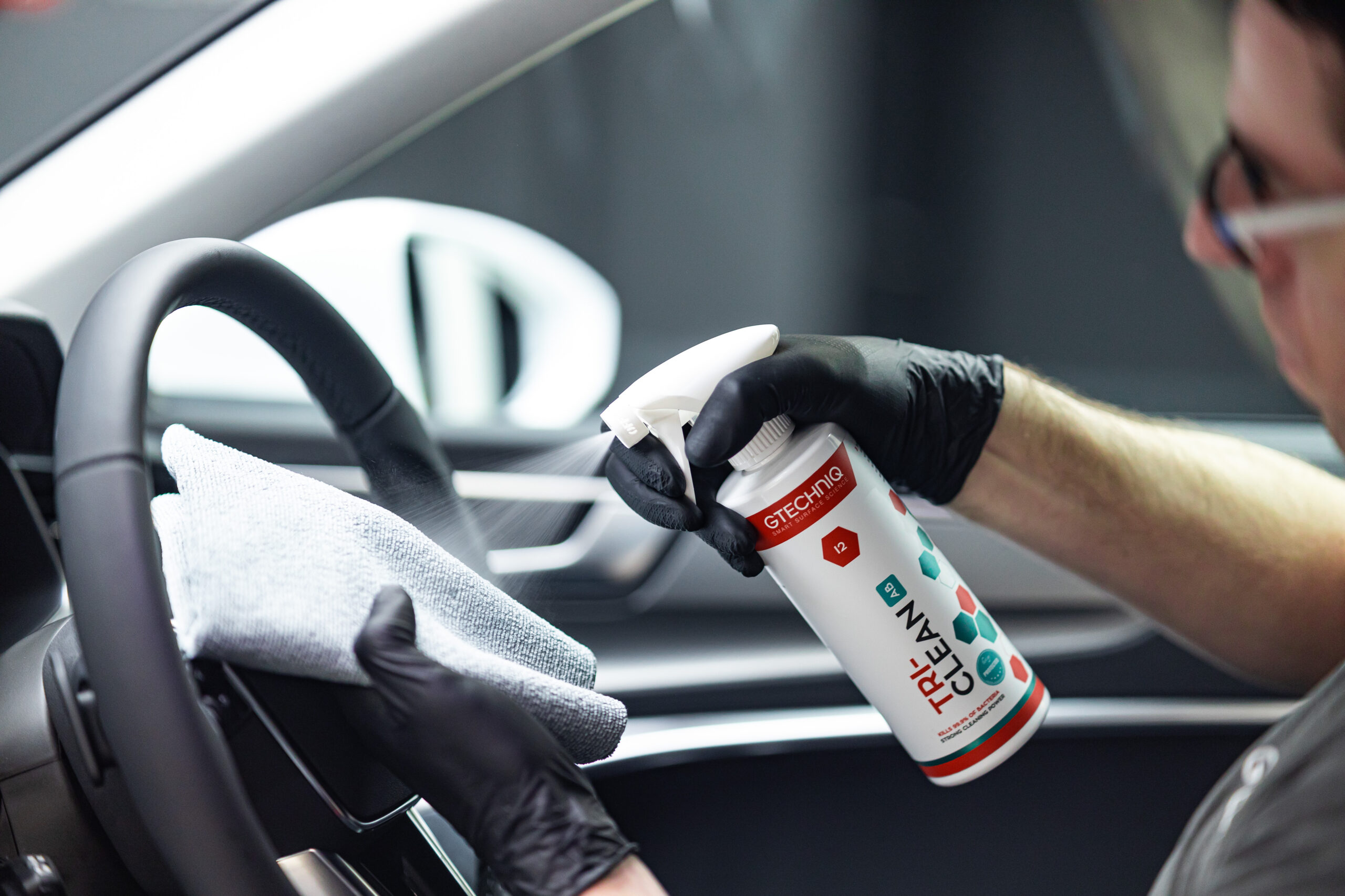 Quel est le meilleur produit pour nettoyer l’intérieur d’une voiture ?