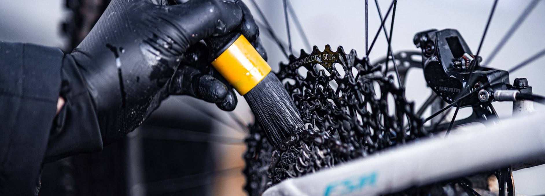 Comment nettoyer et lubrifier la chaîne de votre vélo : La méthode Gtechniq