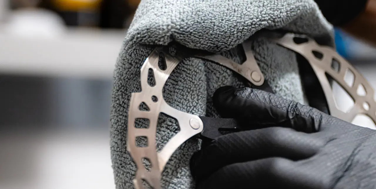Nettoyage freins vélo : conseils et Gtechniq Brake Cleaner